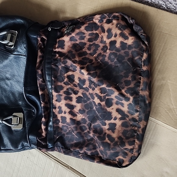 B. Makowsky black leather purse leopard lining - Picture 5 of 12